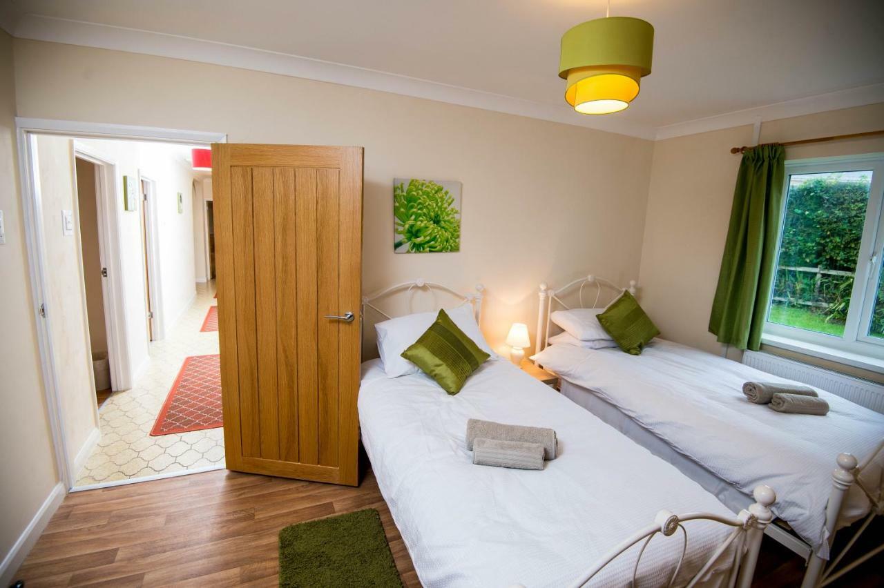 Round Park- Private And Spacious Family With Parking