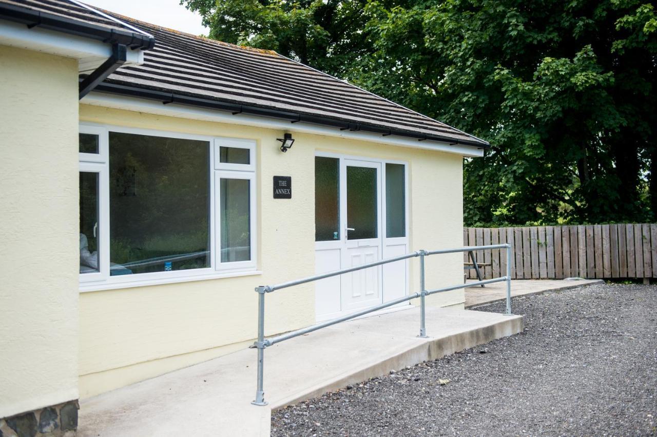 Round Park- Private And Spacious Family With Parking * Laugharne