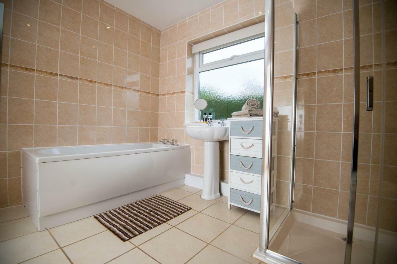 Round Park- Private And Spacious Family With Parking Holiday home *