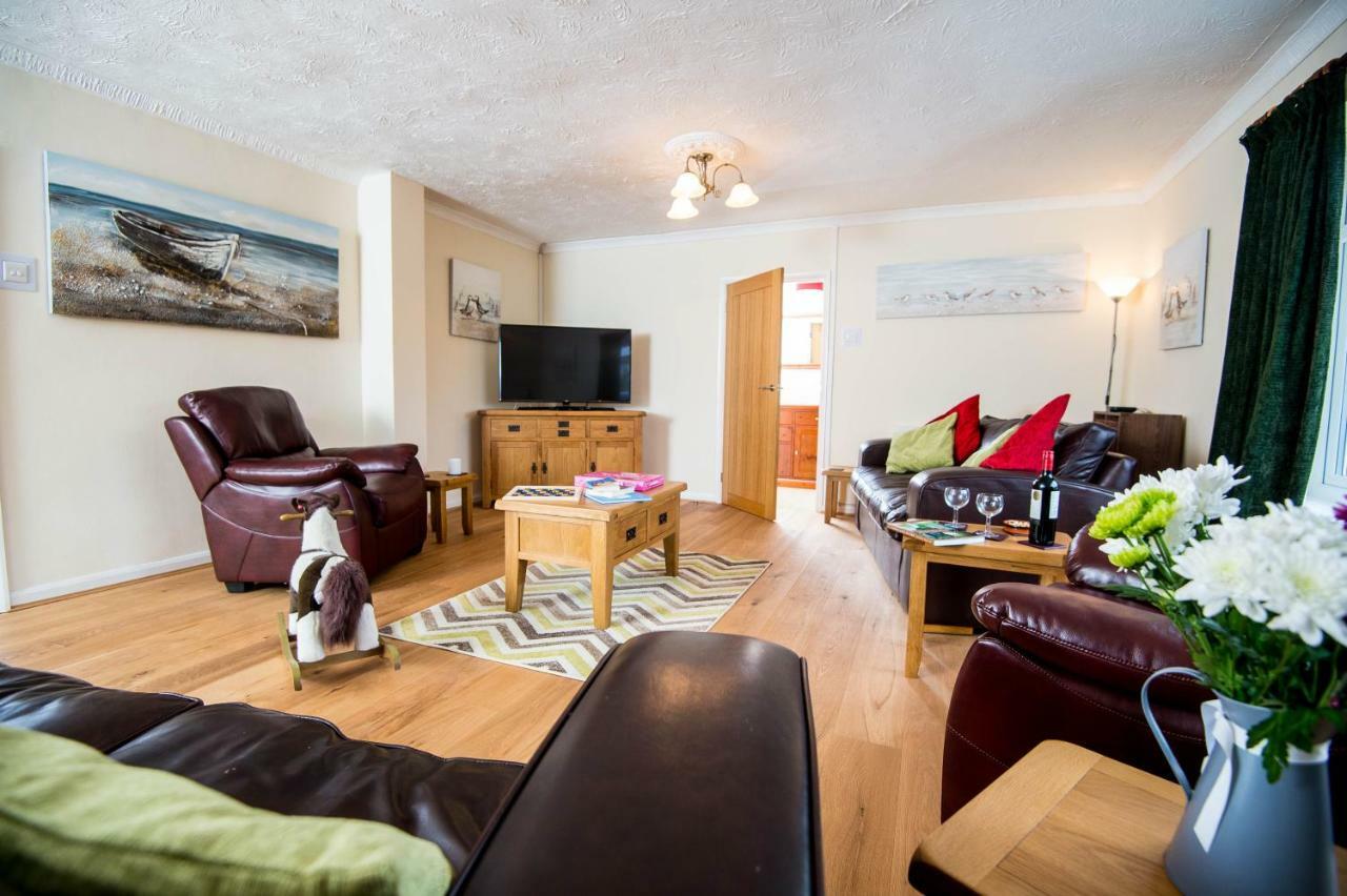 Round Park- Private And Spacious Family With Parking